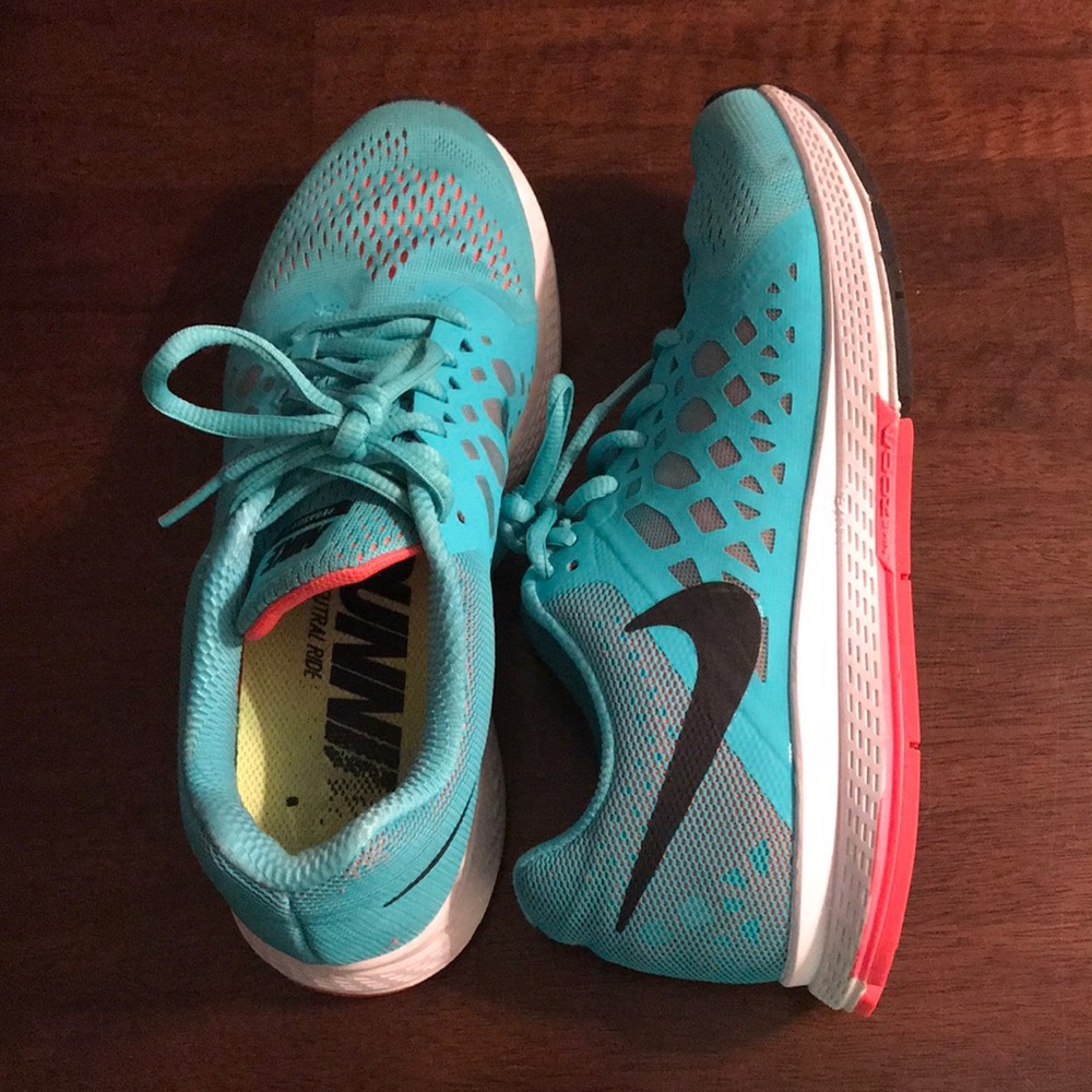 *IN GREAT CONDITION* Nike Pegasus 31 Size 7!